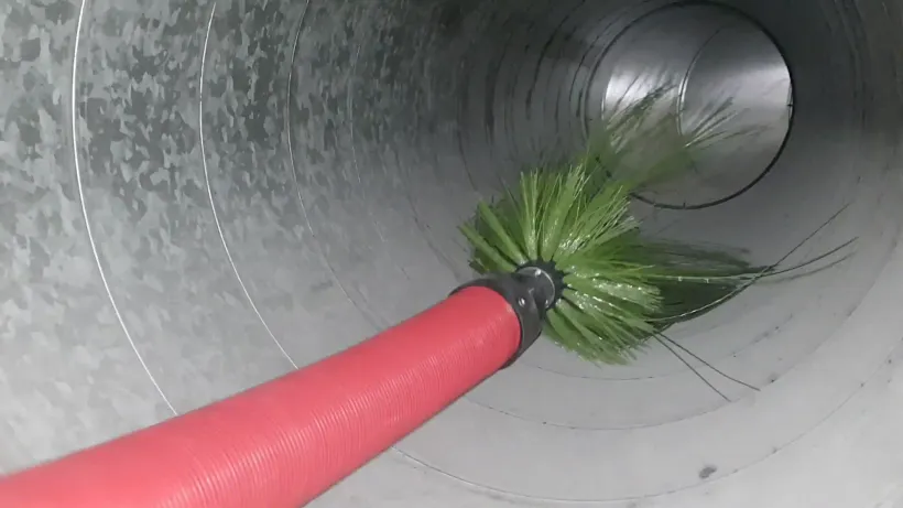 Rotary brush inside a round galvanised AC duct